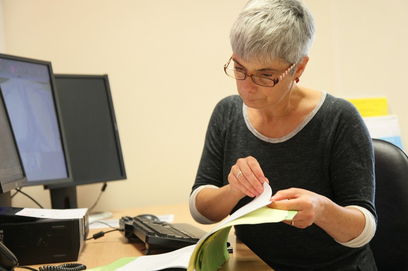 Clinic Or Research Looking At Records (4)