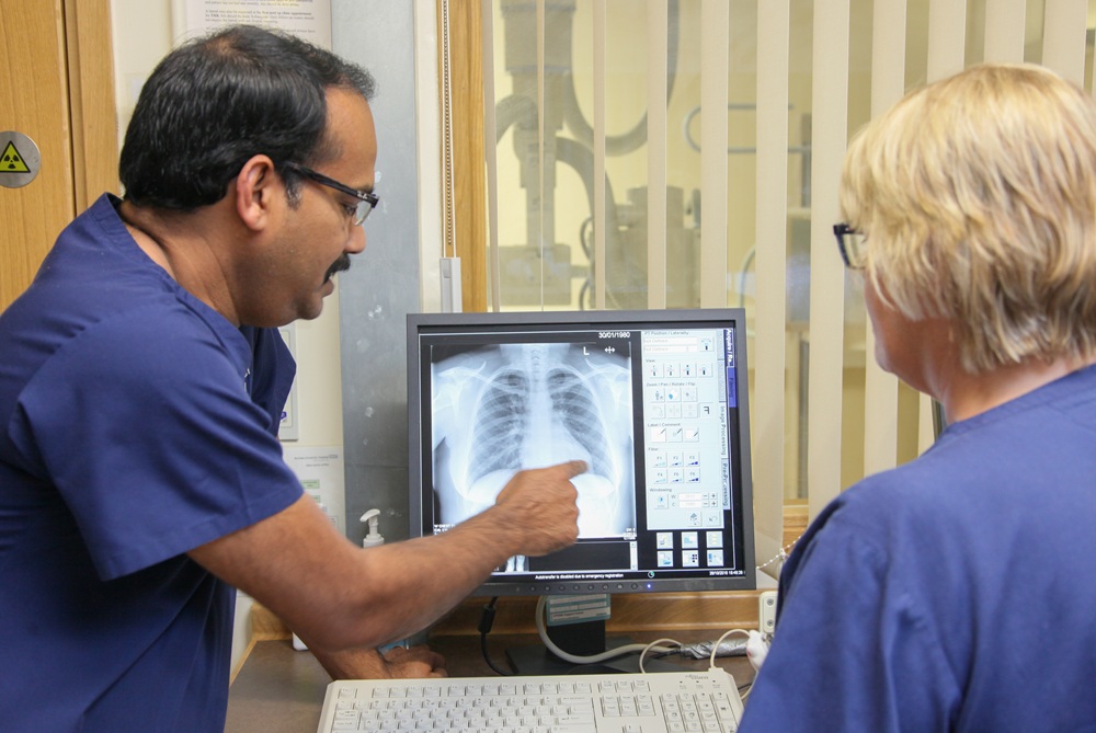X Ray & CT Scan Man And Woman Looking At Screen (1)